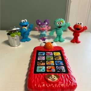 Sesame Street Lot of Hasbro 5 Plastic Figures 2.5 inches And Toy Phone